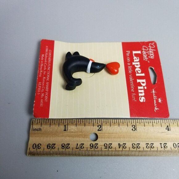 Vintage Hallmark Valentine Lapel Pin 1984 NOS Seal Heart Bowtie, Happy Hearts - Picture 7 of 9